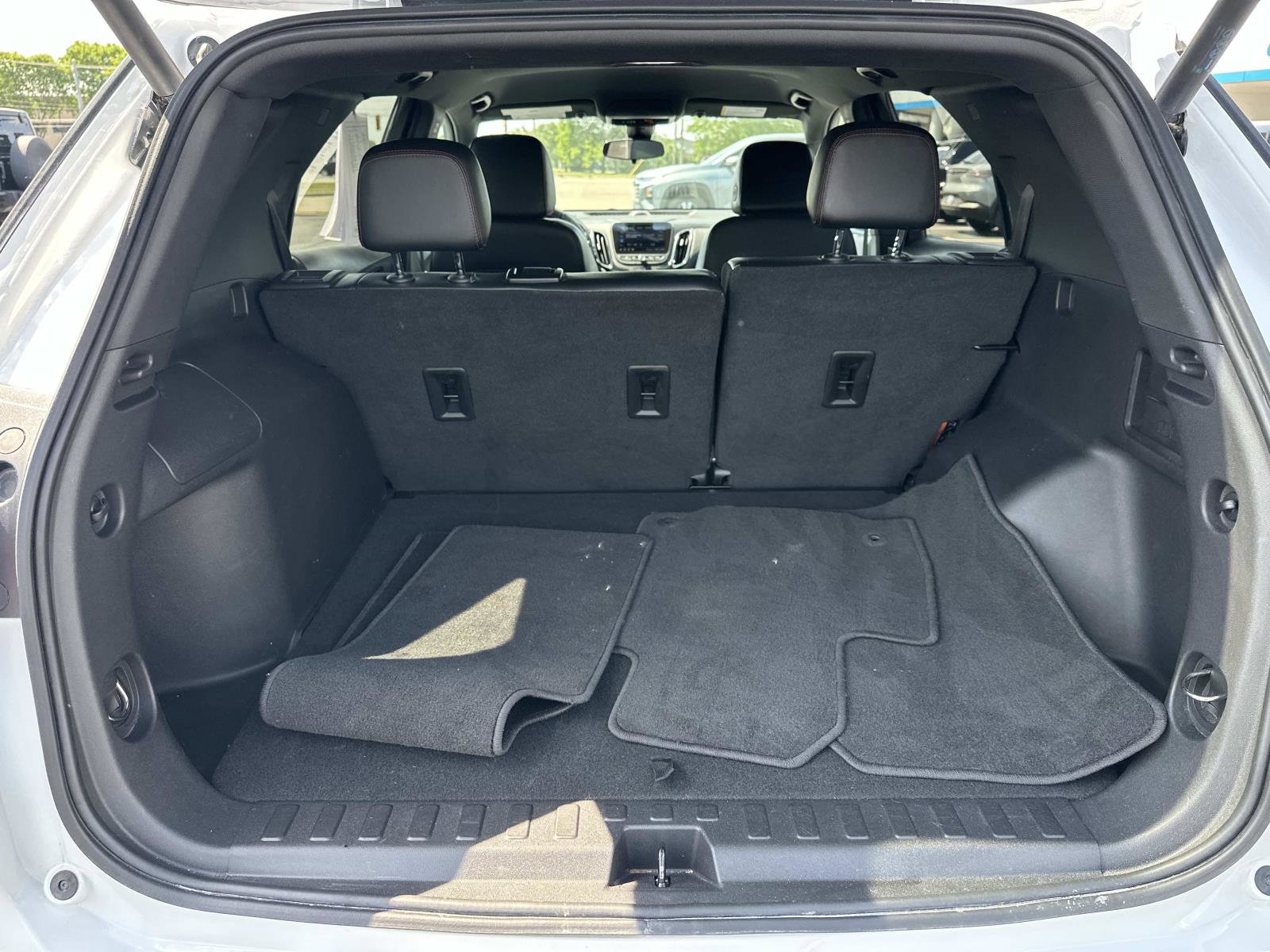 Certified 2023 Chevrolet Equinox RS w/ RS Leather Package AWD/4WD image 9