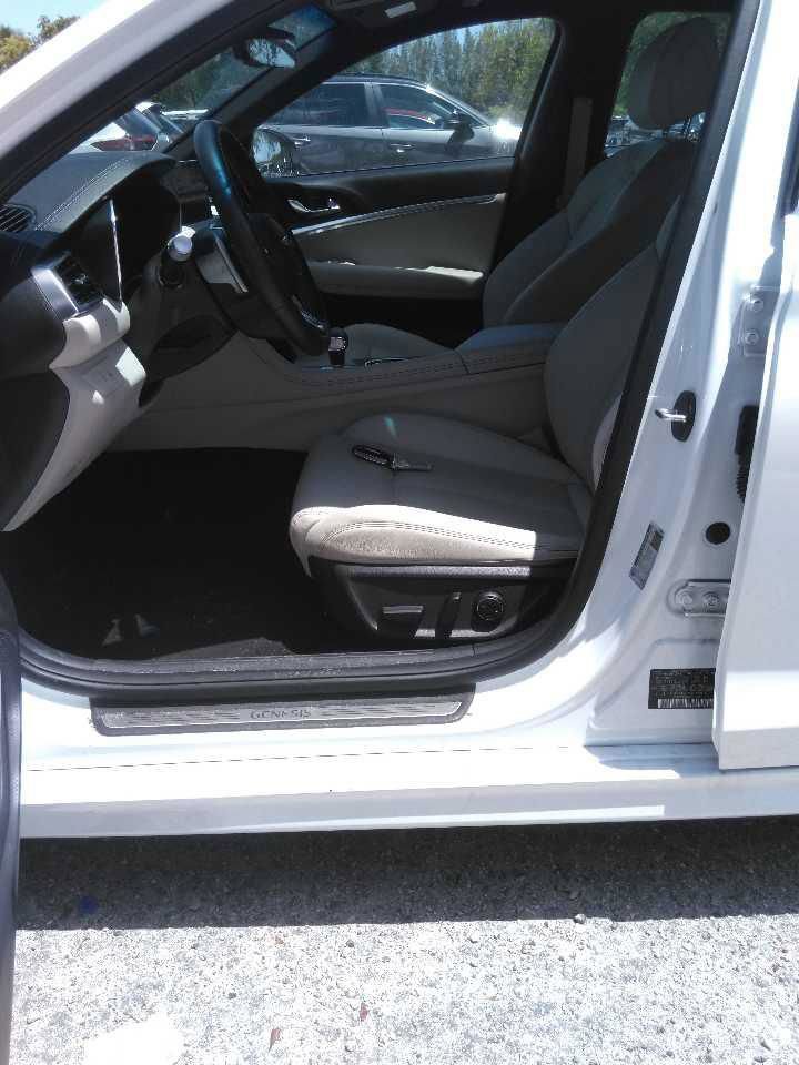 Used 2025 Genesis G70 2.5T RWD image 9