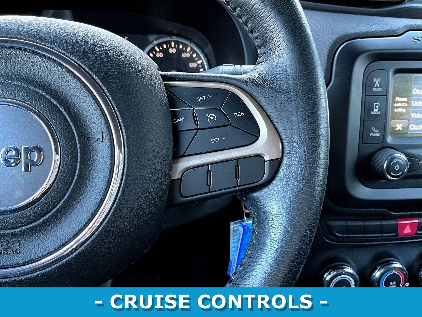 Used 2015 Jeep Renegade Latitude FWD image 11