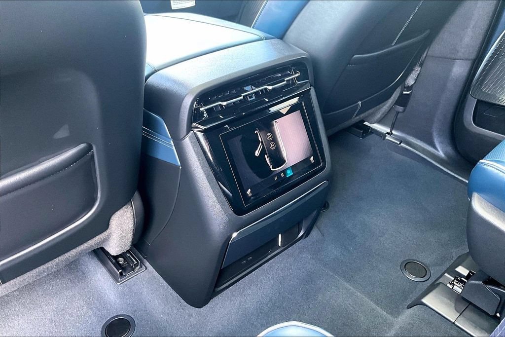 Used 2026 Cadillac Escalade IQ Luxury 2 AWD/4WD image 10