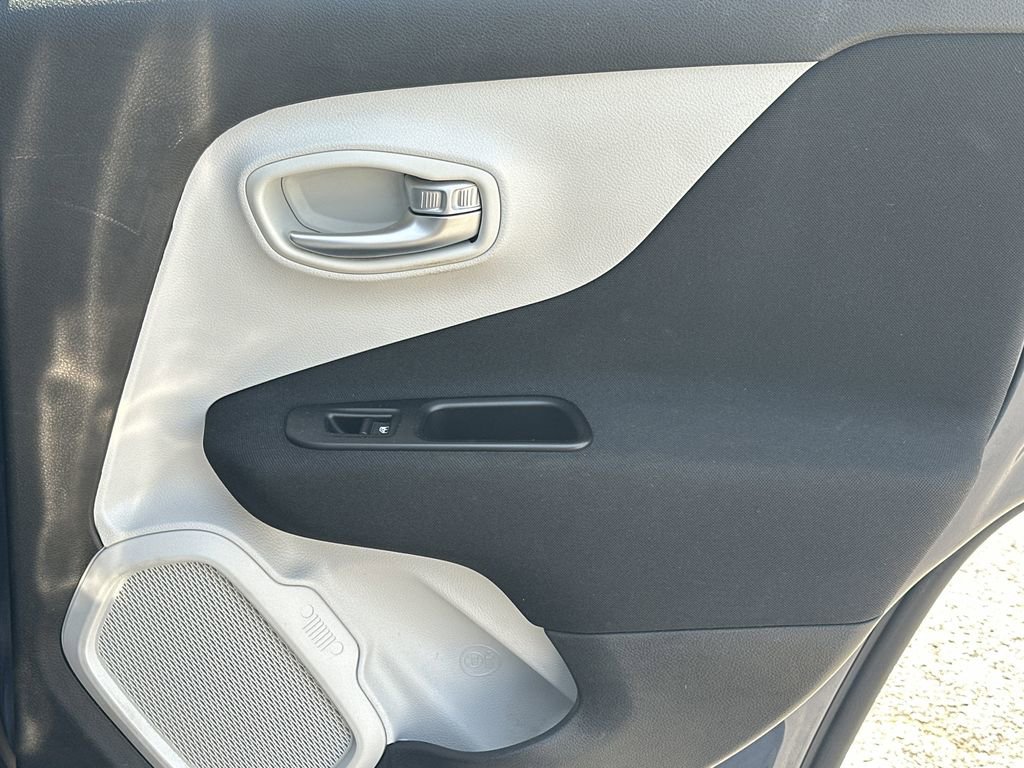 Used 2021 Jeep Renegade Latitude w/ Convenience Group image 17