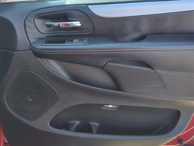 Used 2014 Dodge Grand Caravan SXT w/ Blacktop Package FWD image 20