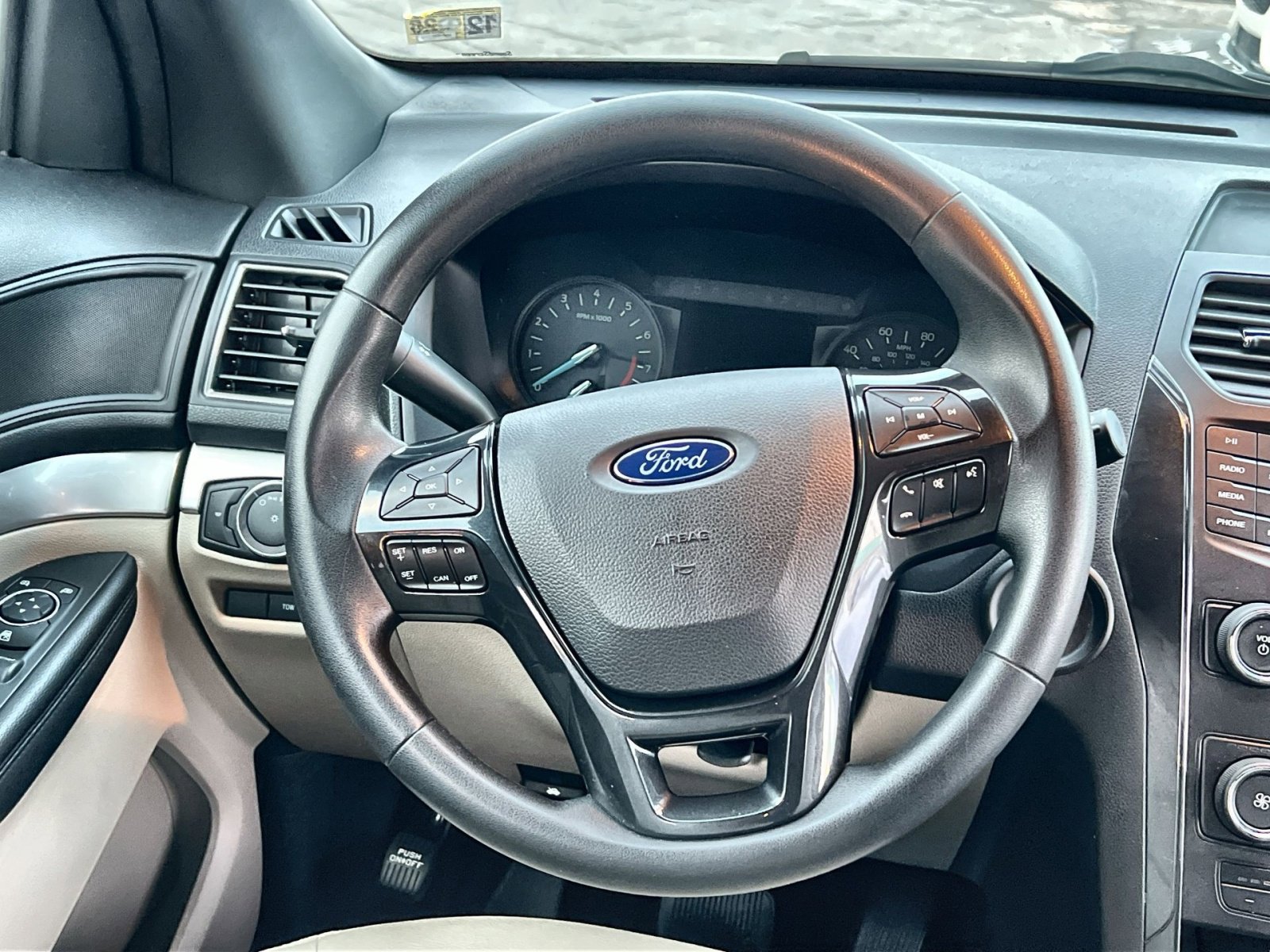 Certified 2019 Ford Explorer 4WD w/ Class III Trailer Tow Package image 16