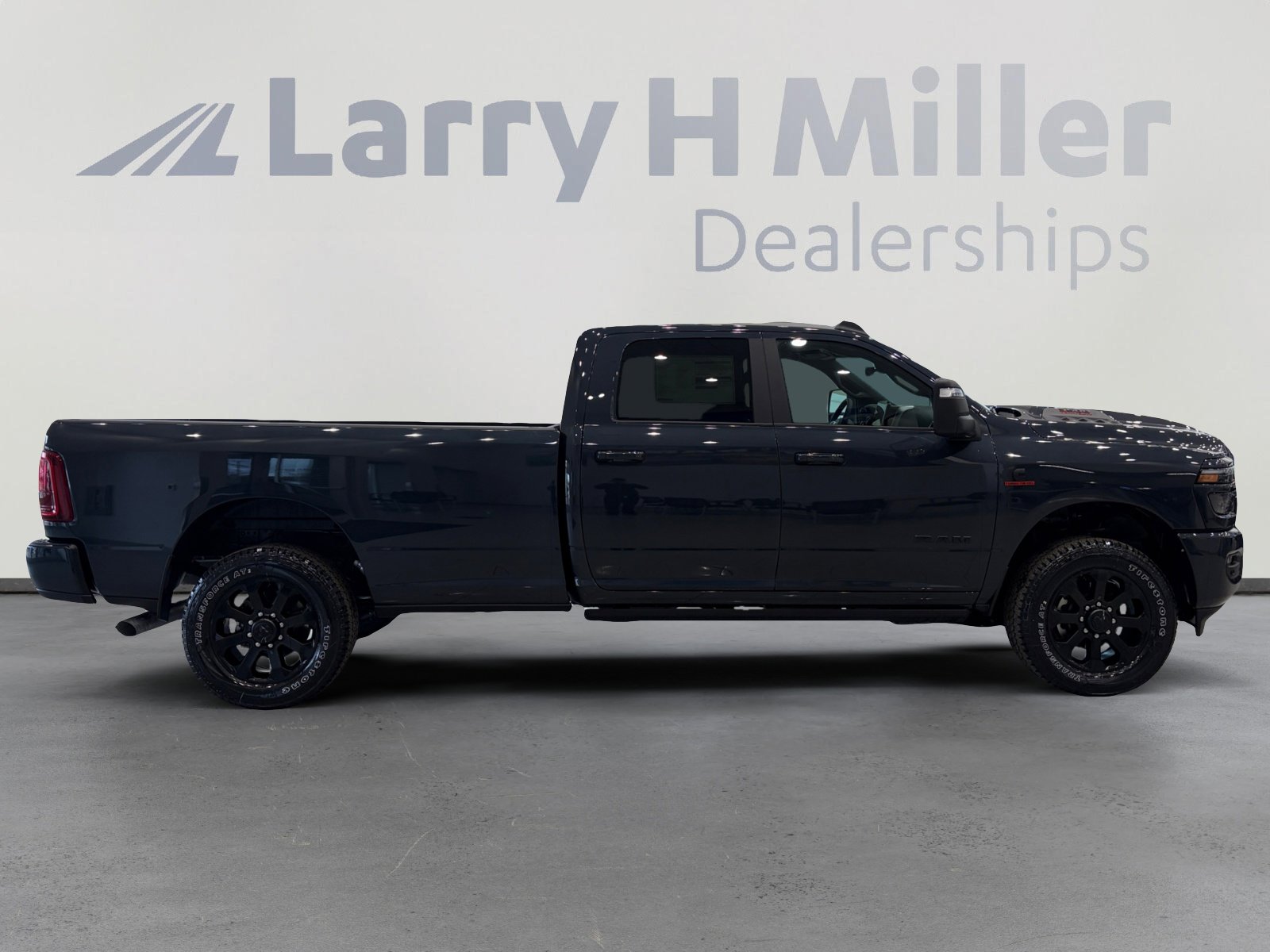 New 2026 RAM 3500 Laramie AWD/4WD image 6