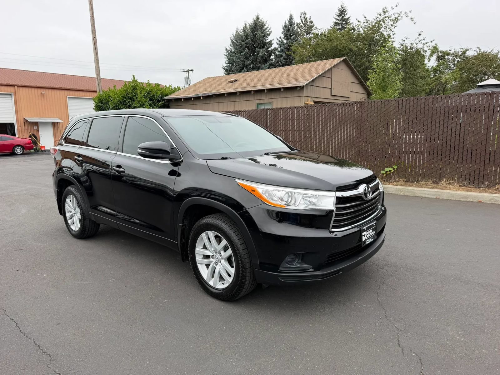 Used 2014 Toyota Highlander LE AWD/4WD image 3