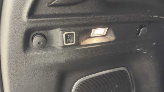 Used 2022 Jeep Grand Cherokee L Limited RWD image 35