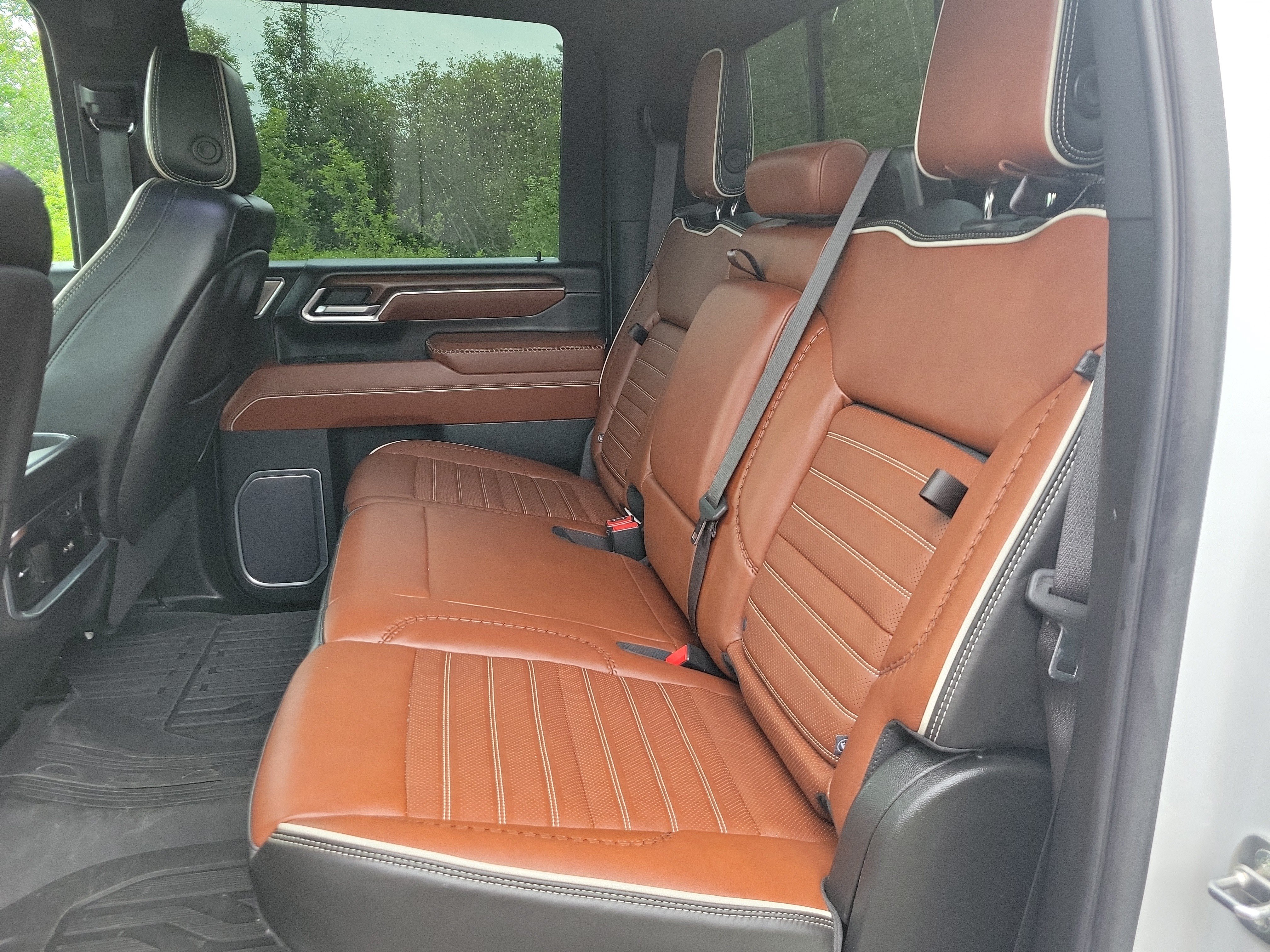 Used 2024 GMC Sierra 3500 Denali Ultimate AWD/4WD image 16