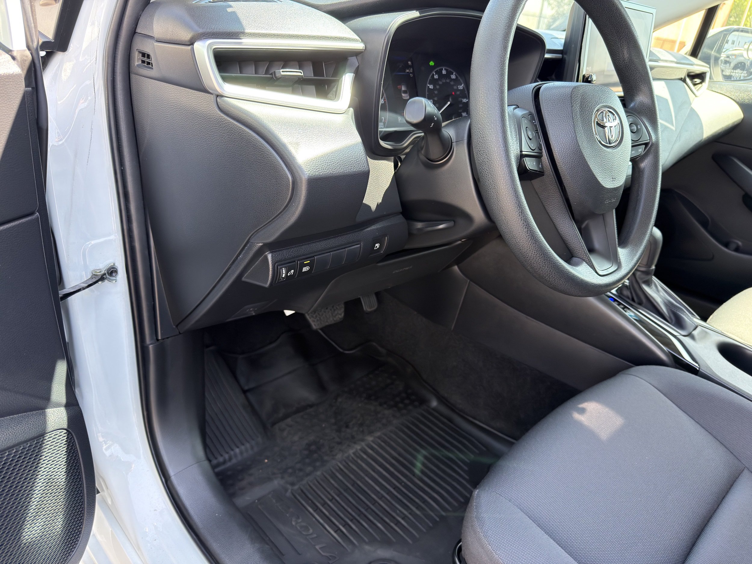 Used 2024 Toyota Corolla LE FWD image 25