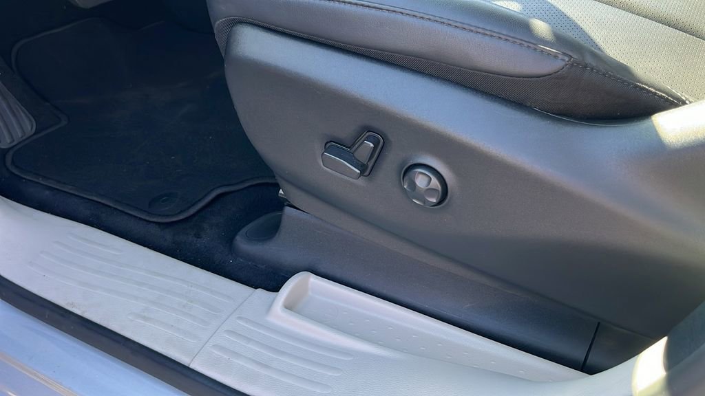 Used 2024 Chrysler Pacifica Touring-L image 31