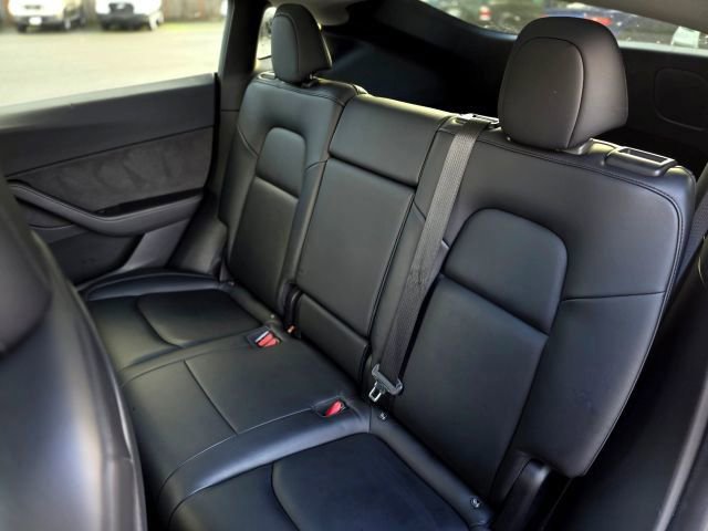Used 2021 Tesla Model Y Long Range image 26