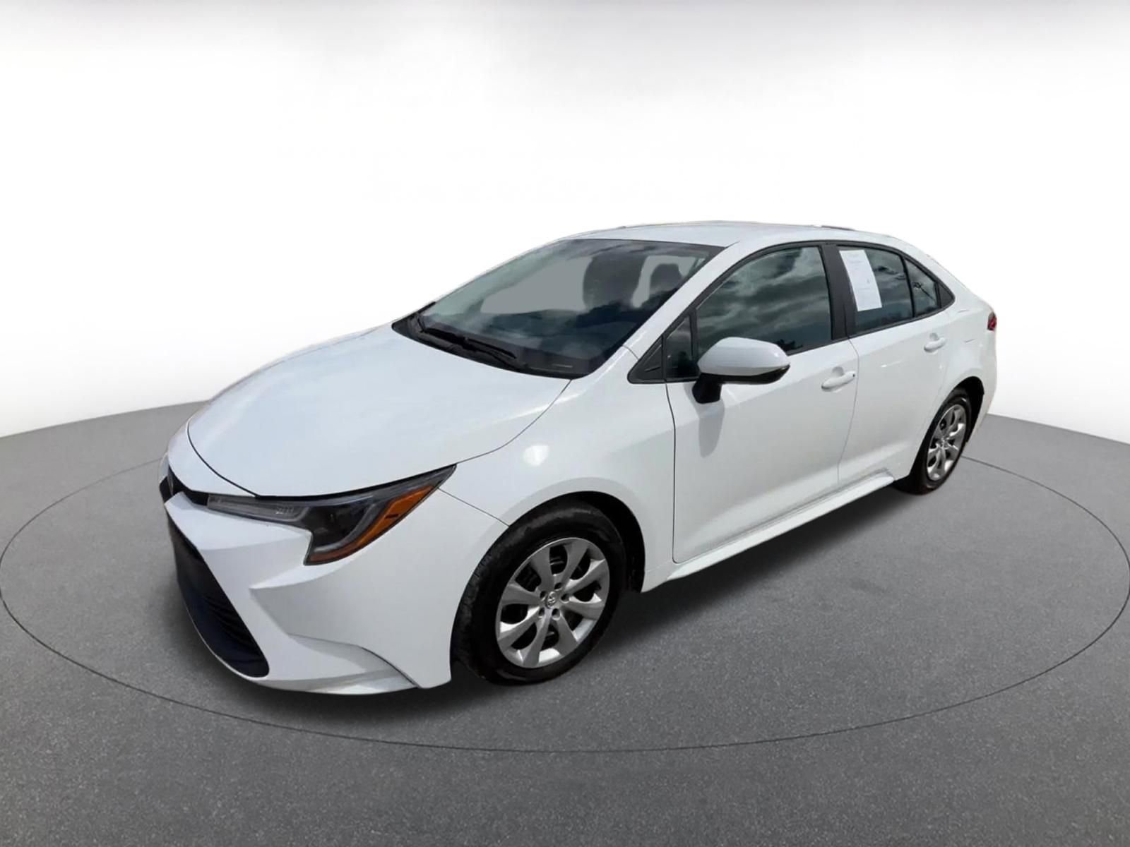 Used 2025 Toyota Corolla LE FWD image 8