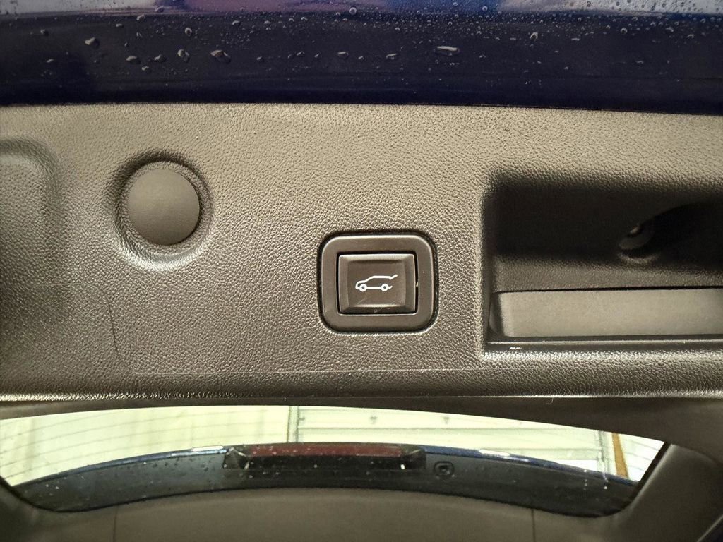Used 2023 Chevrolet Equinox RS AWD/4WD image 7