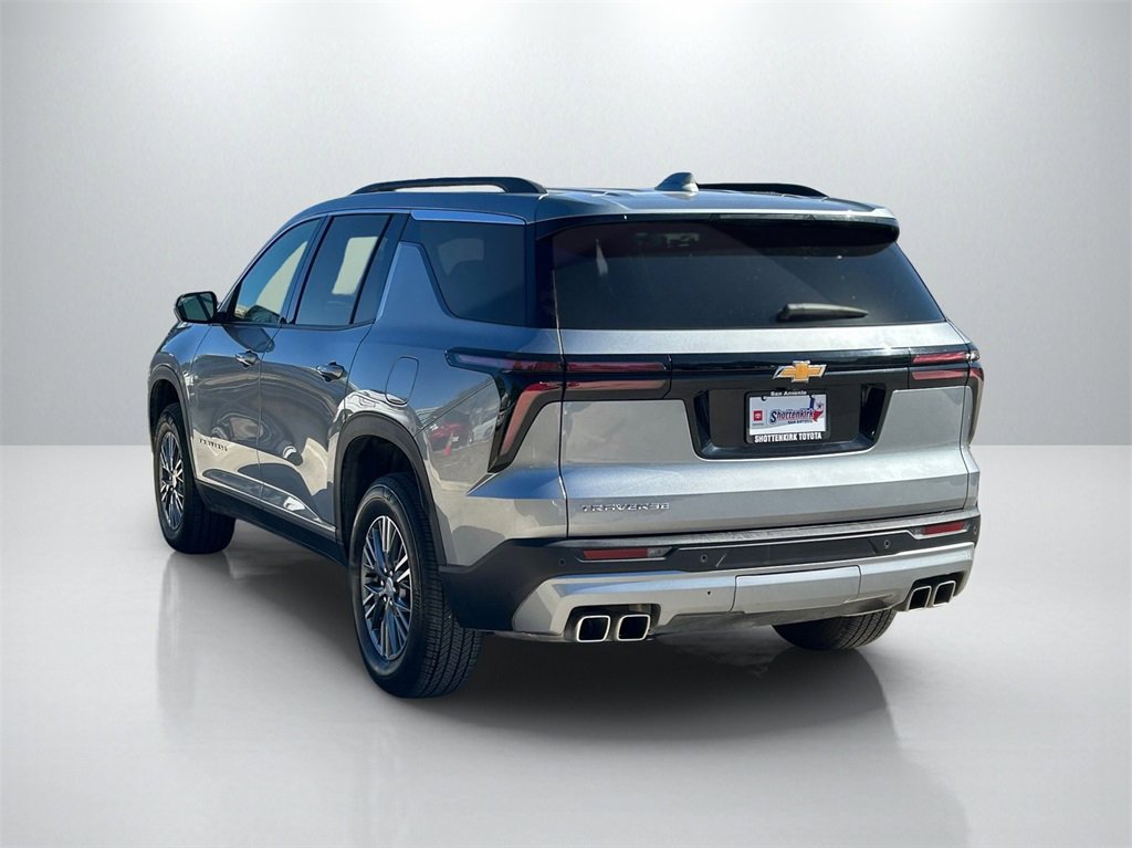 Used 2025 Chevrolet Traverse LT image 7