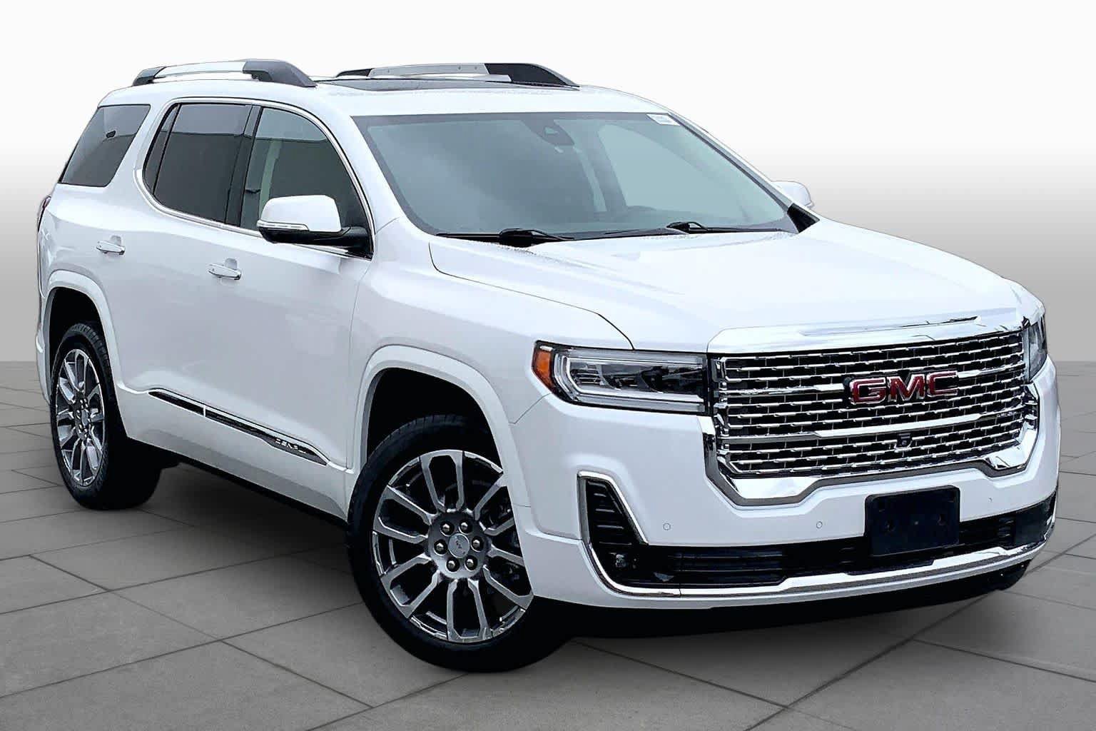 Used 2023 GMC Acadia Denali w/ Denali Technology Package AWD/4WD image 3