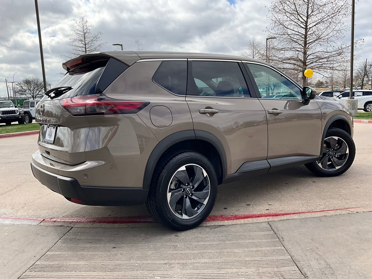 Used 2025 Nissan Rogue SV image 6