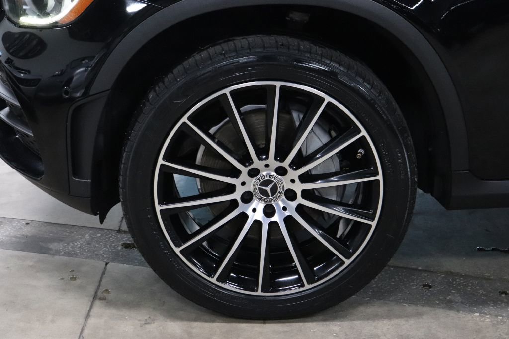 Used 2021 Mercedes-Benz GLC 300 w/ AMG Line image 29