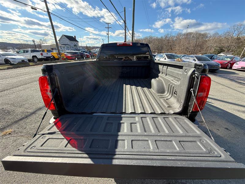 Used 2022 Chevrolet Colorado LT w/ Redline Special Edition image 4