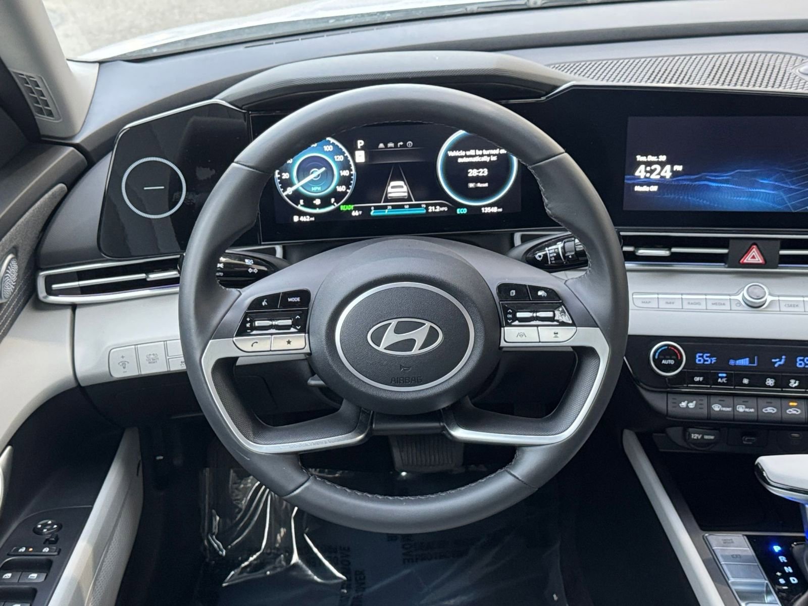 Used 2025 Hyundai Elantra Limited image 29