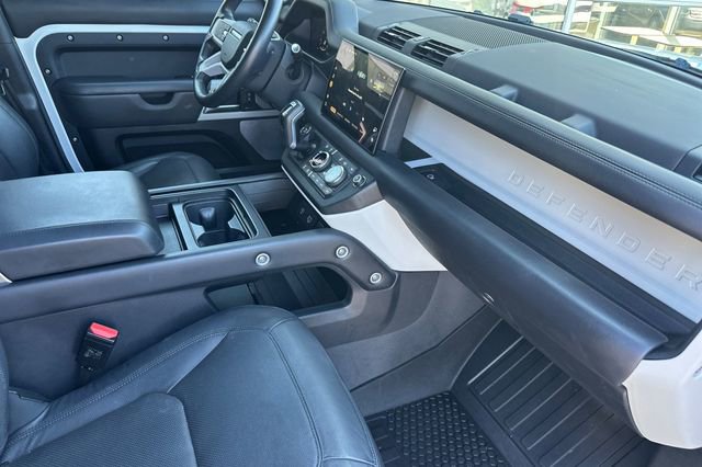 Used 2023 Land Rover Defender 130 SE image 15