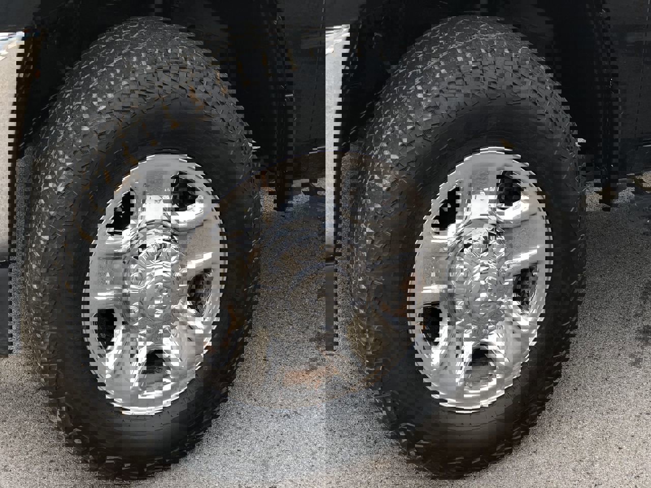 Used 2023 RAM 2500 Tradesman w/ Chrome Appearance Group image 2