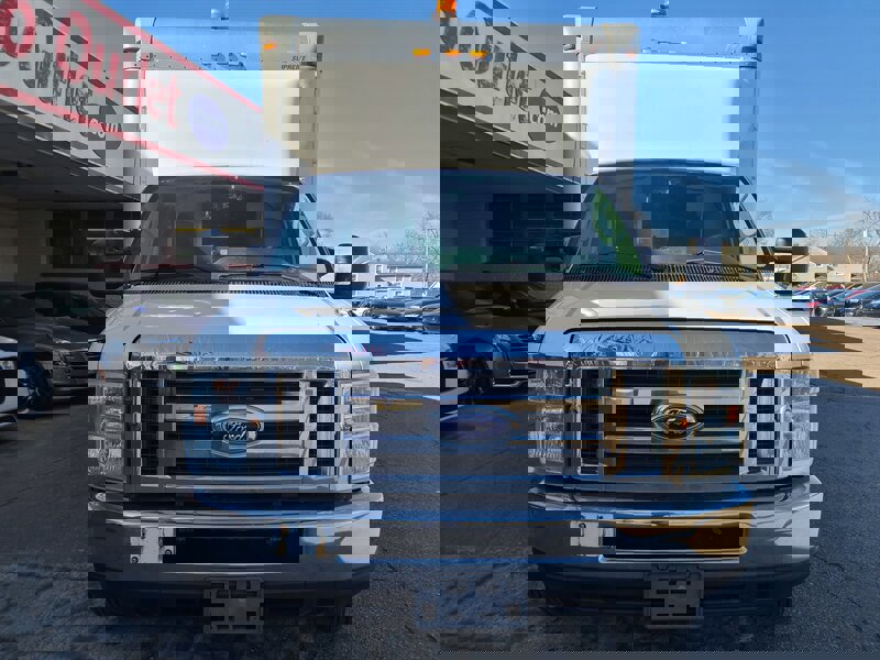 Used 2016 Ford E-450 and Econoline 450 Super Duty image 4