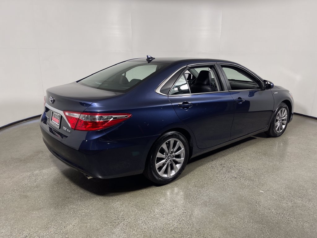 Used 2016 Toyota Camry XLE w/ Moonroof Package FWD image 3