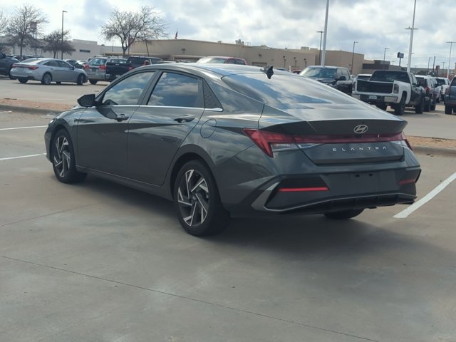 Used 2025 Hyundai Elantra SEL image 7