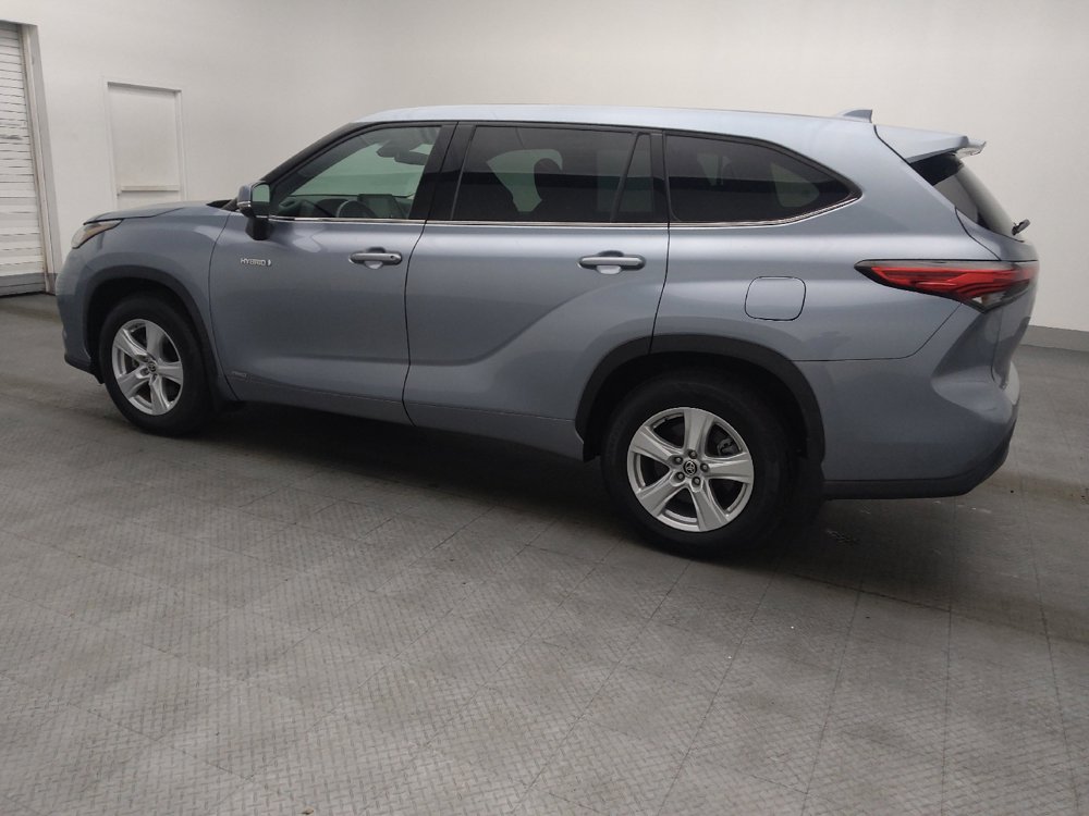 Used 2020 Toyota Highlander LE image 3