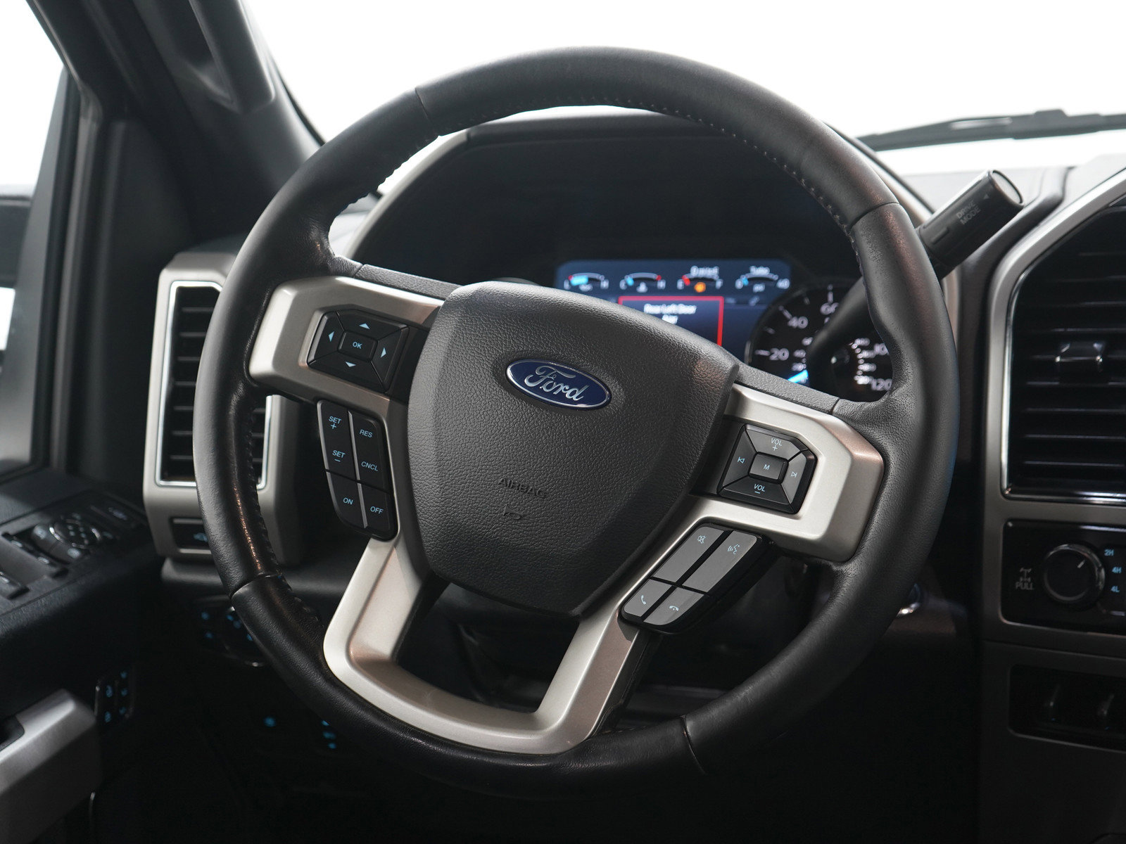 Used 2022 Ford F250 Lariat w/ Black Appearance Package image 18