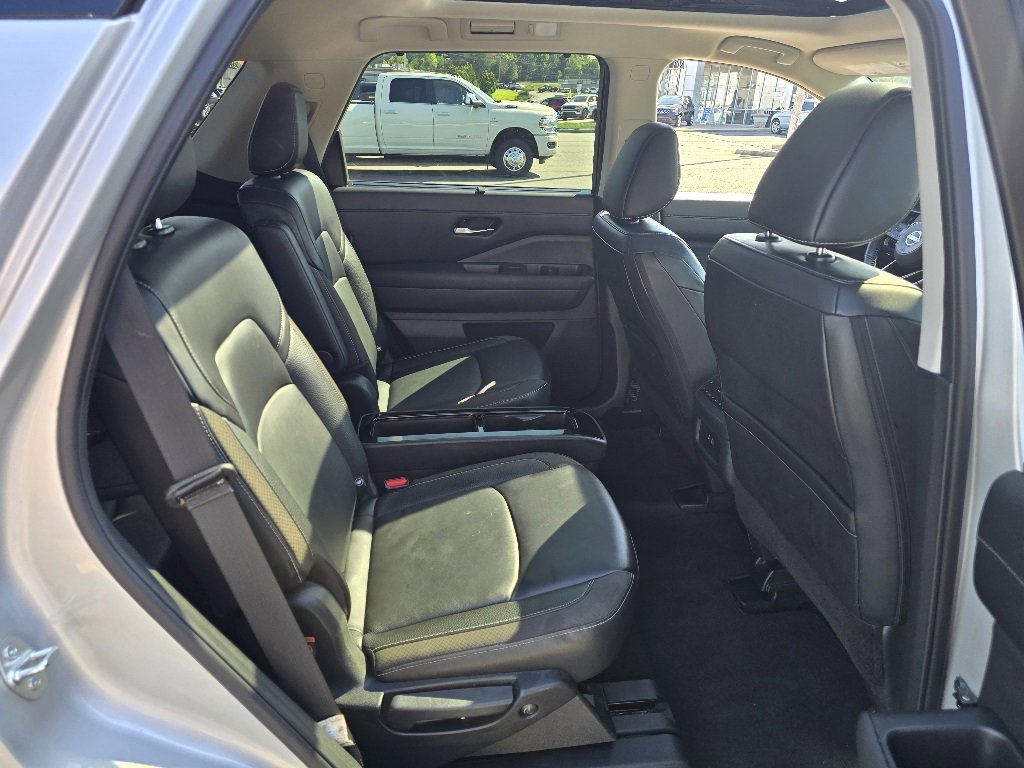 Used 2024 Nissan Pathfinder SL w/ SL Premium Package image 14