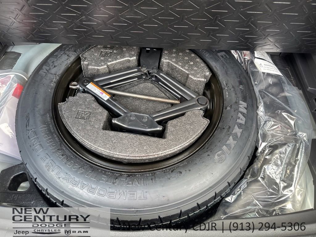 Used 2025 Toyota RAV4 XLE AWD/4WD image 13