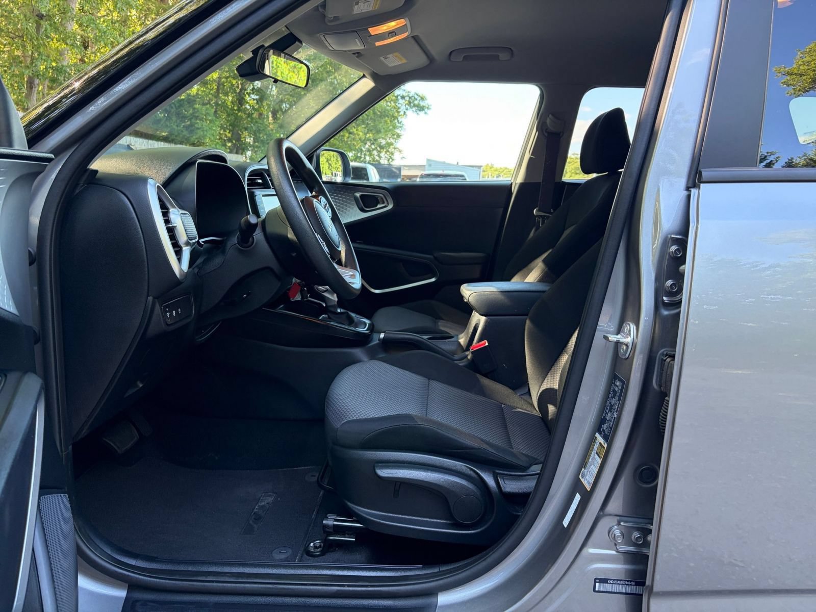 Used 2025 Kia Soul LX w/ LX Technology Package FWD image 24
