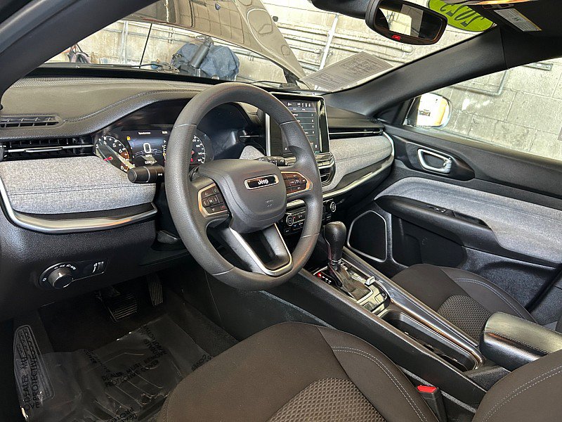 Used 2025 Jeep Compass Sport AWD/4WD image 20