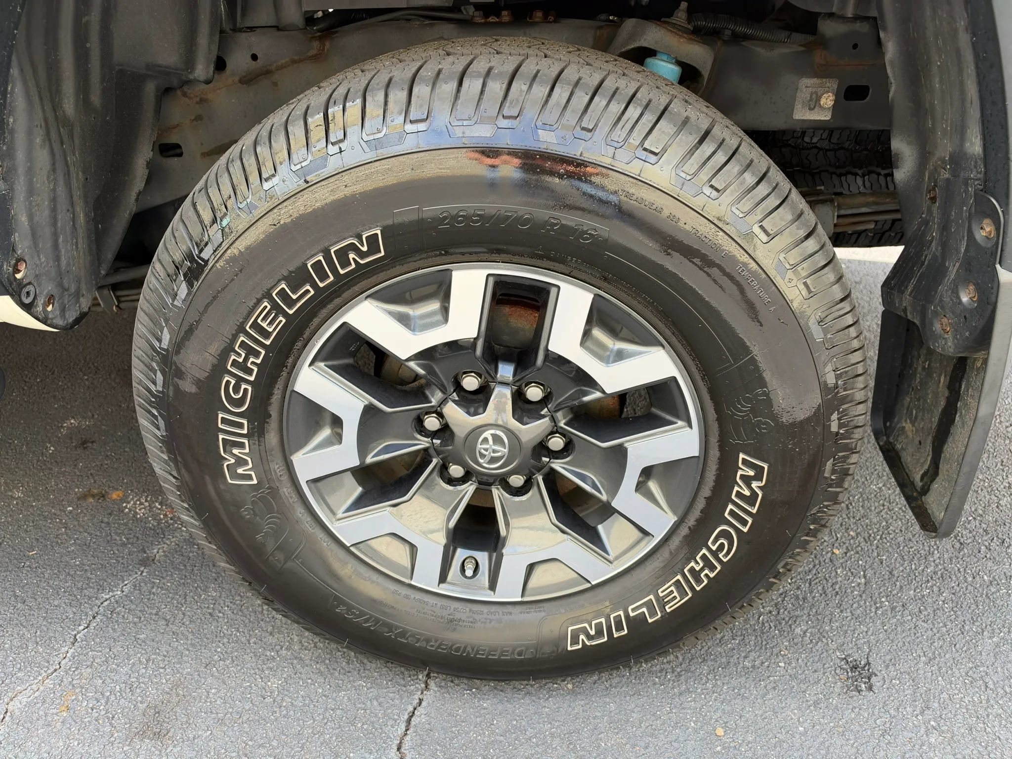 Used 2019 Toyota Tacoma TRD Off-Road w/ Technology Package AWD/4WD image 26