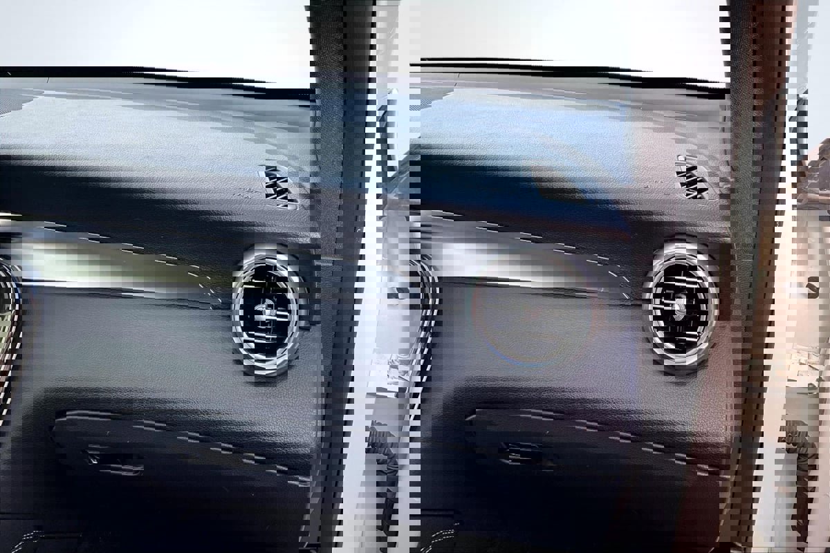 Used 2018 Mercedes-Benz GLC 300 SUV image 17