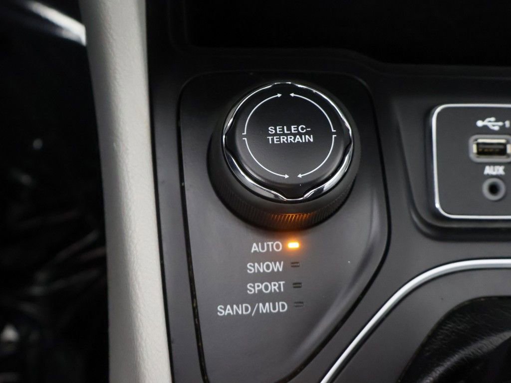 Used 2021 Jeep Cherokee Latitude Lux AWD/4WD image 41