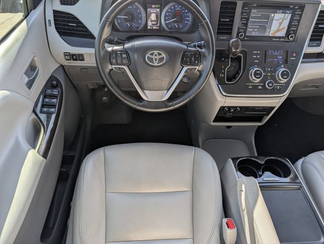 Used 2019 Toyota Sienna XLE w/ XLE Navigation Package FWD image 12