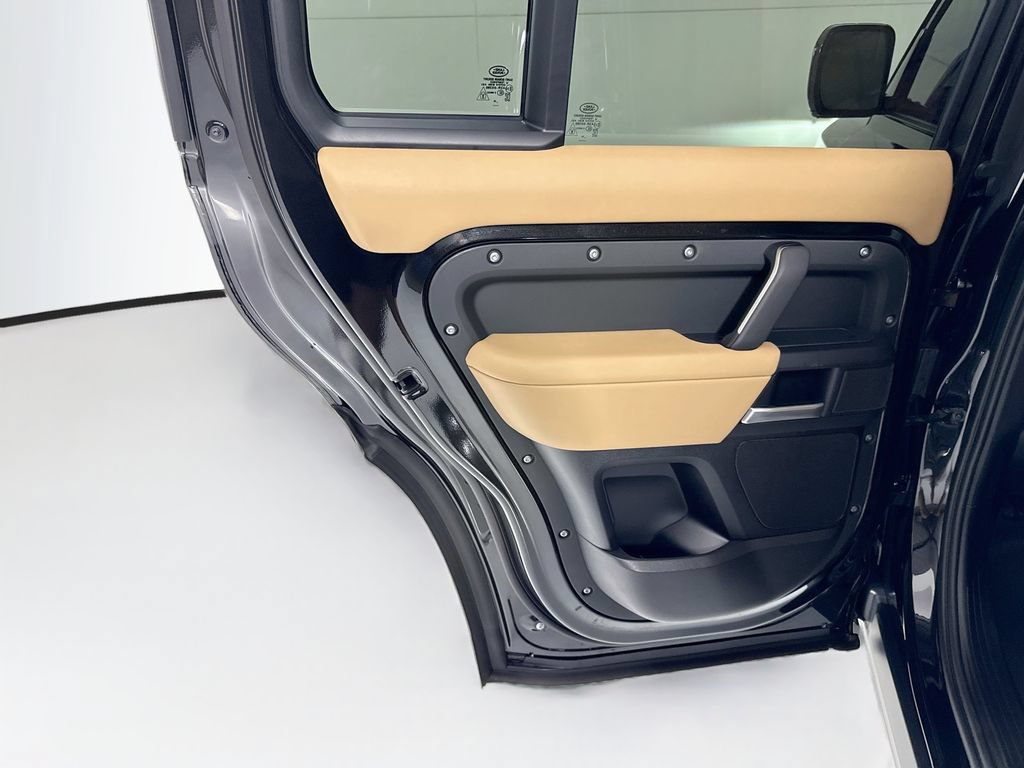 New 2026 Land Rover Defender 110 X-Dynamic SE AWD/4WD image 28