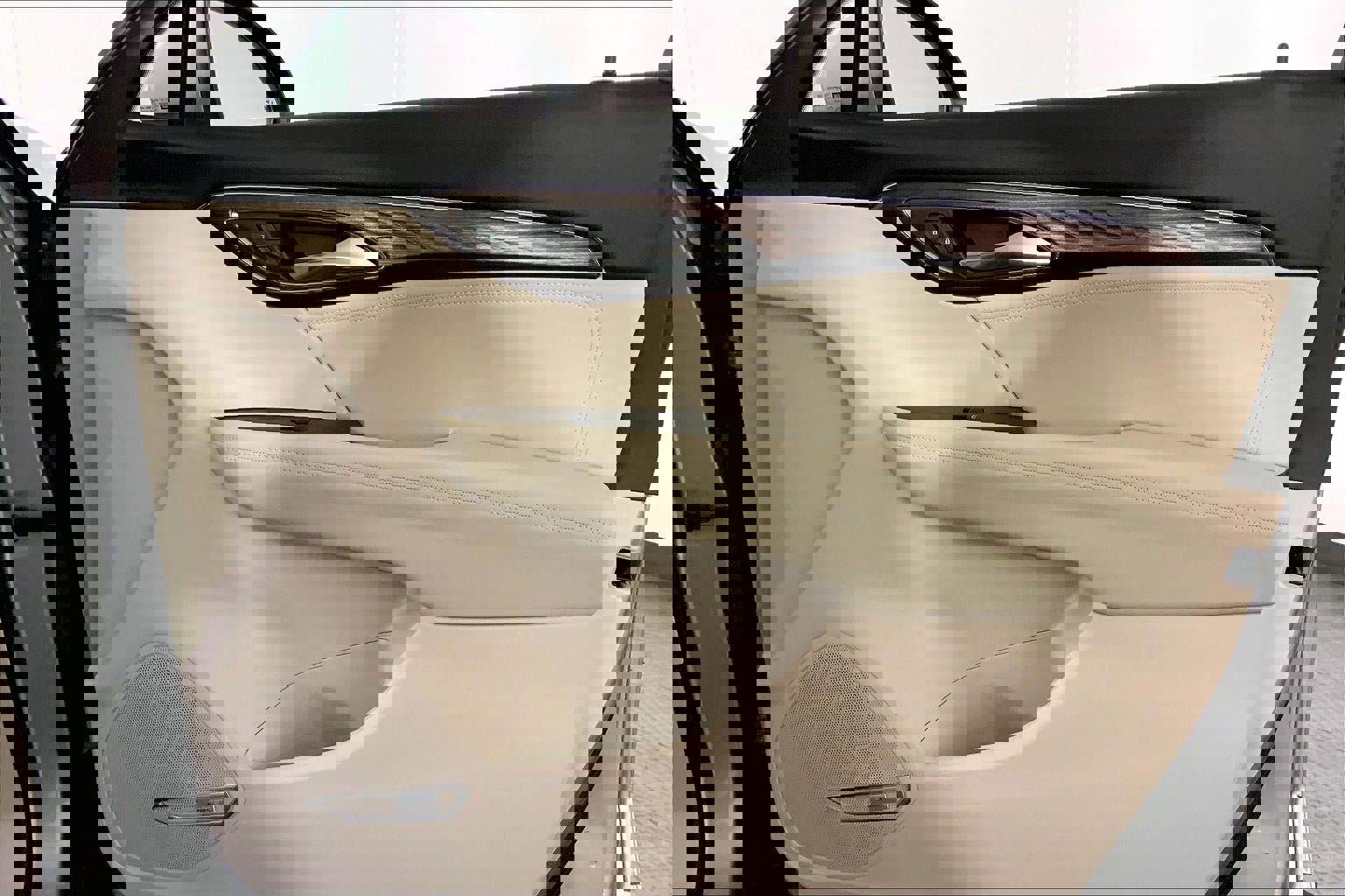 Used 2023 Buick Envision Avenir image 25