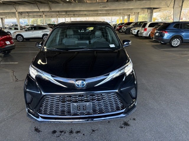 Used 2021 Toyota Sienna XSE image 2