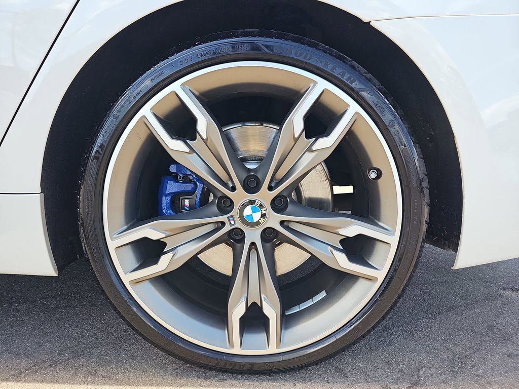 Used 2019 BMW M550i xDrive w/ Premium Package image 36