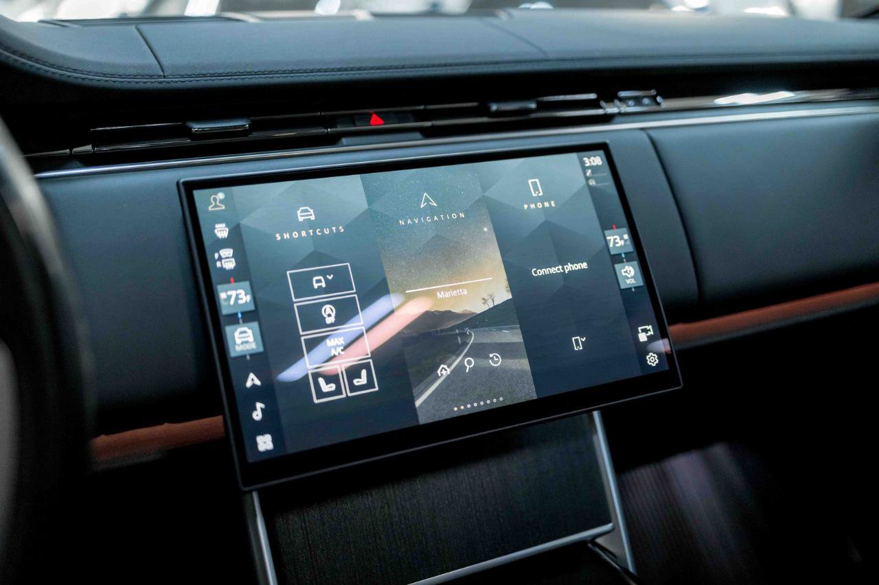 Used 2025 Land Rover Range Rover SE image 63