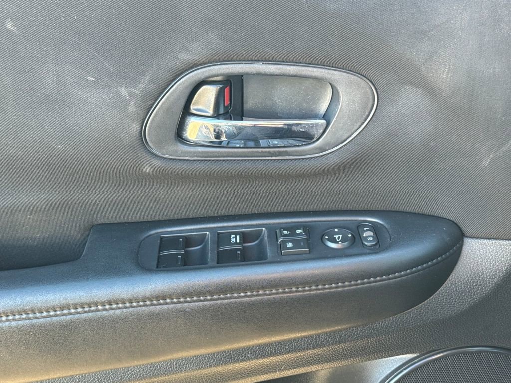 Used 2017 Honda HR-V LX image 32