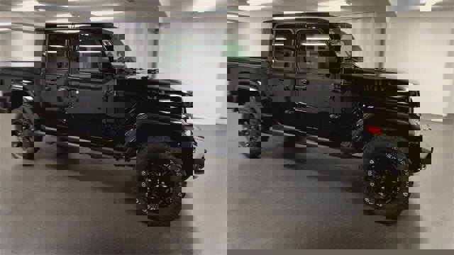 Used 2022 Jeep Gladiator Sport image 2