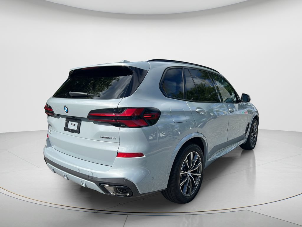 New 2026 BMW X5 xDrive40i w/ M Sport Package AWD/4WD image 5
