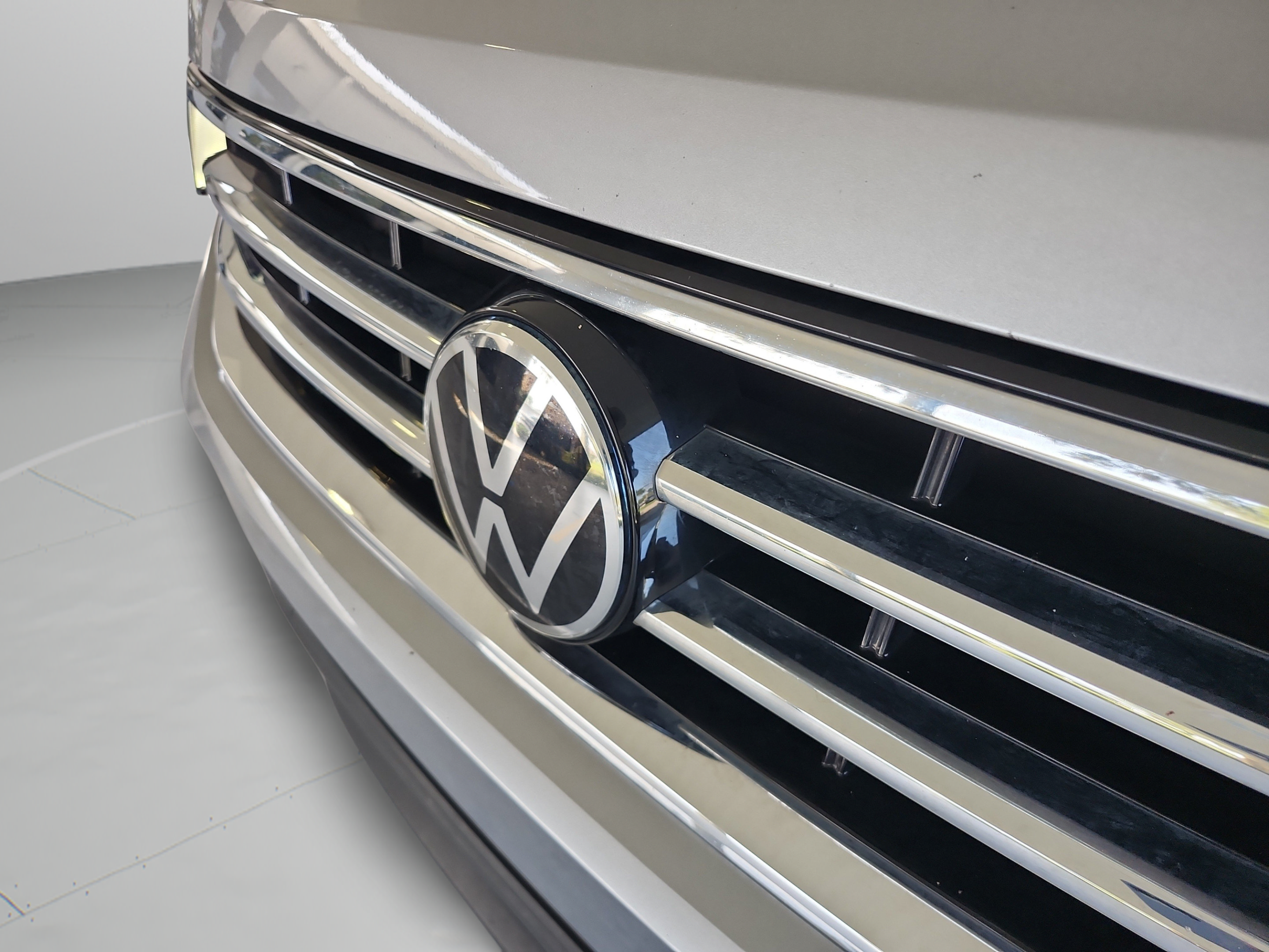 Used 2023 Volkswagen Tiguan SE FWD image 30