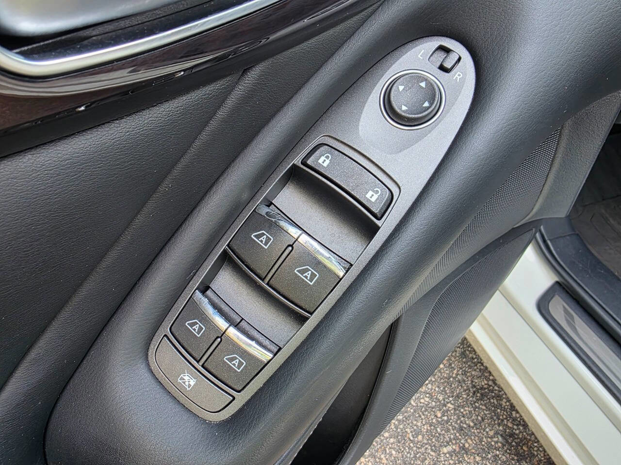 Used 2018 INFINITI Q50 Luxe w/ Essential Package (3.0T Luxe) image 10