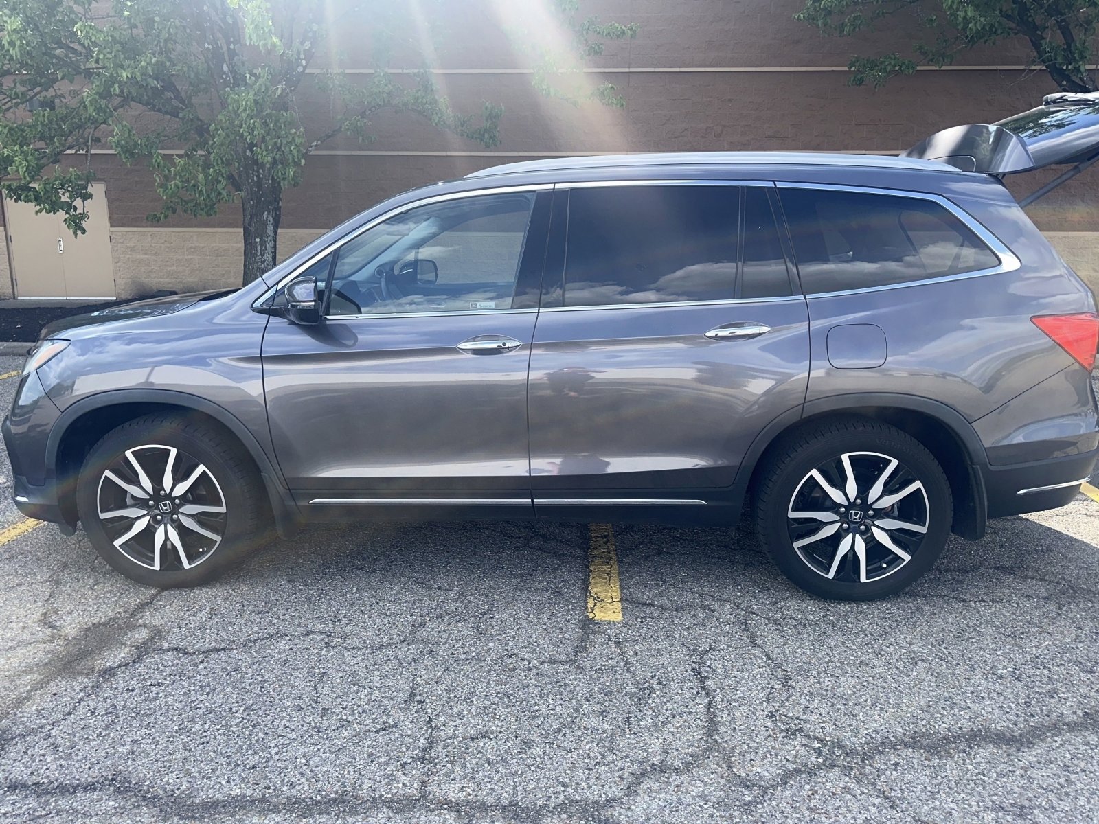 Used 2019 Honda Pilot Elite image 2