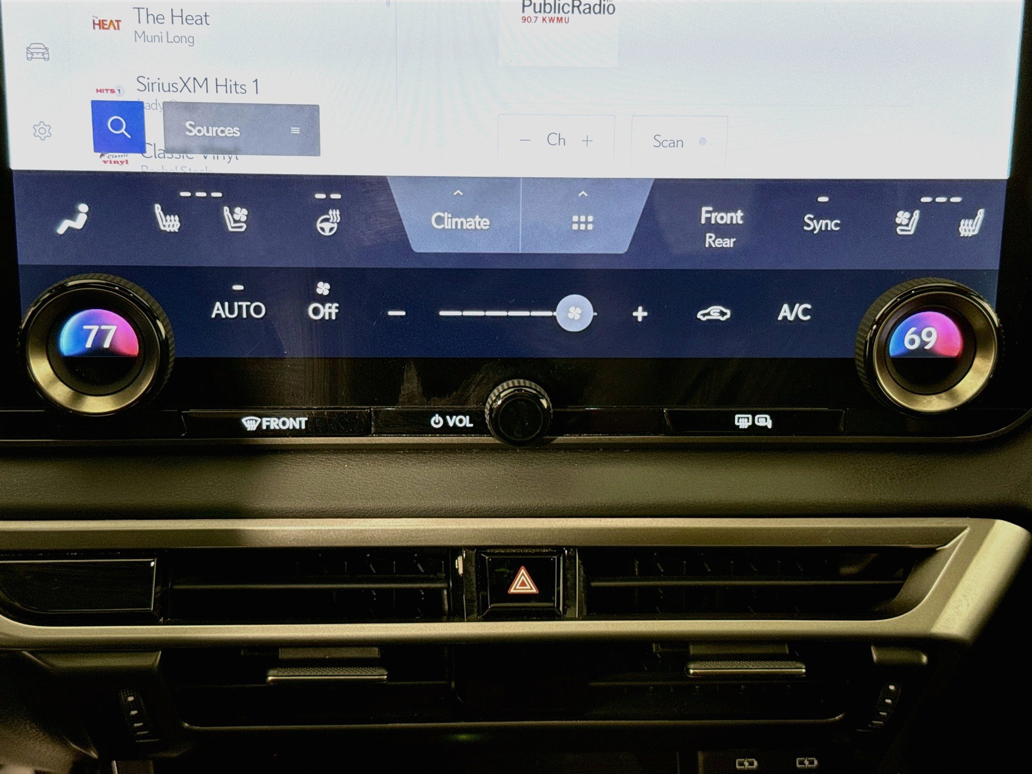Certified 2023 Lexus RX 350 Premium Plus w/ Accessory Package AWD/4WD image 17