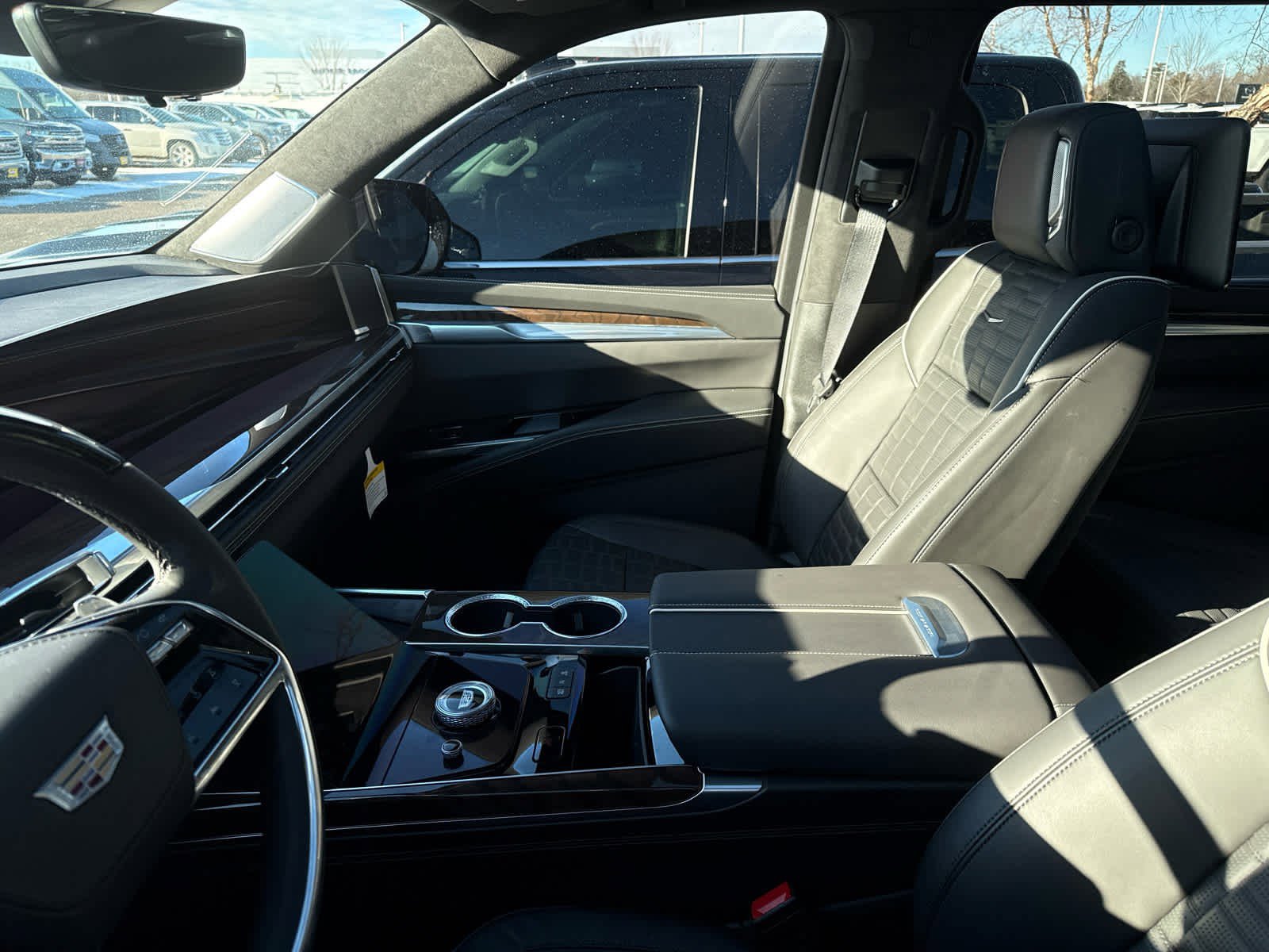 Used 2026 Cadillac Escalade ESV Platinum Sport w/ LPO, ONYX Package image 4